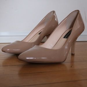 Nude pointed toe heels